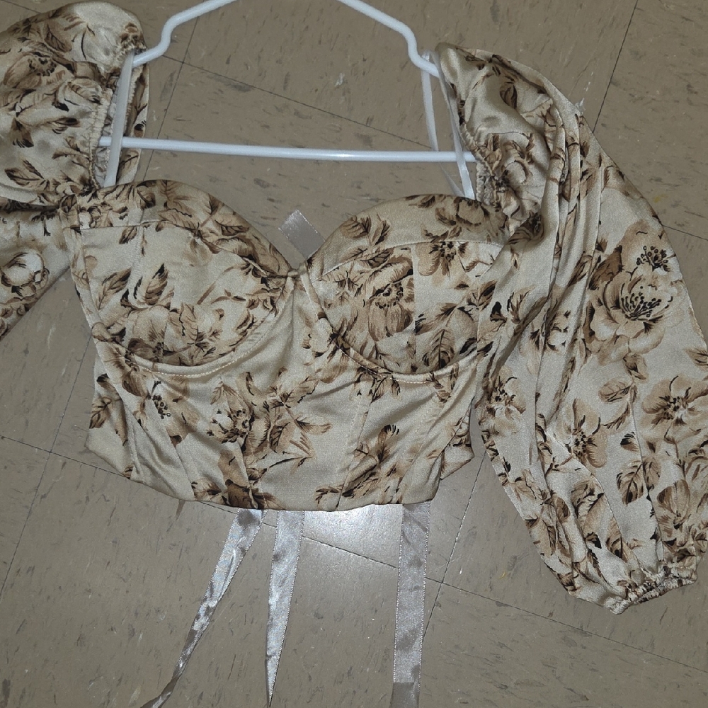 SHEIN Beige Floral Puff Sleeve Blouse